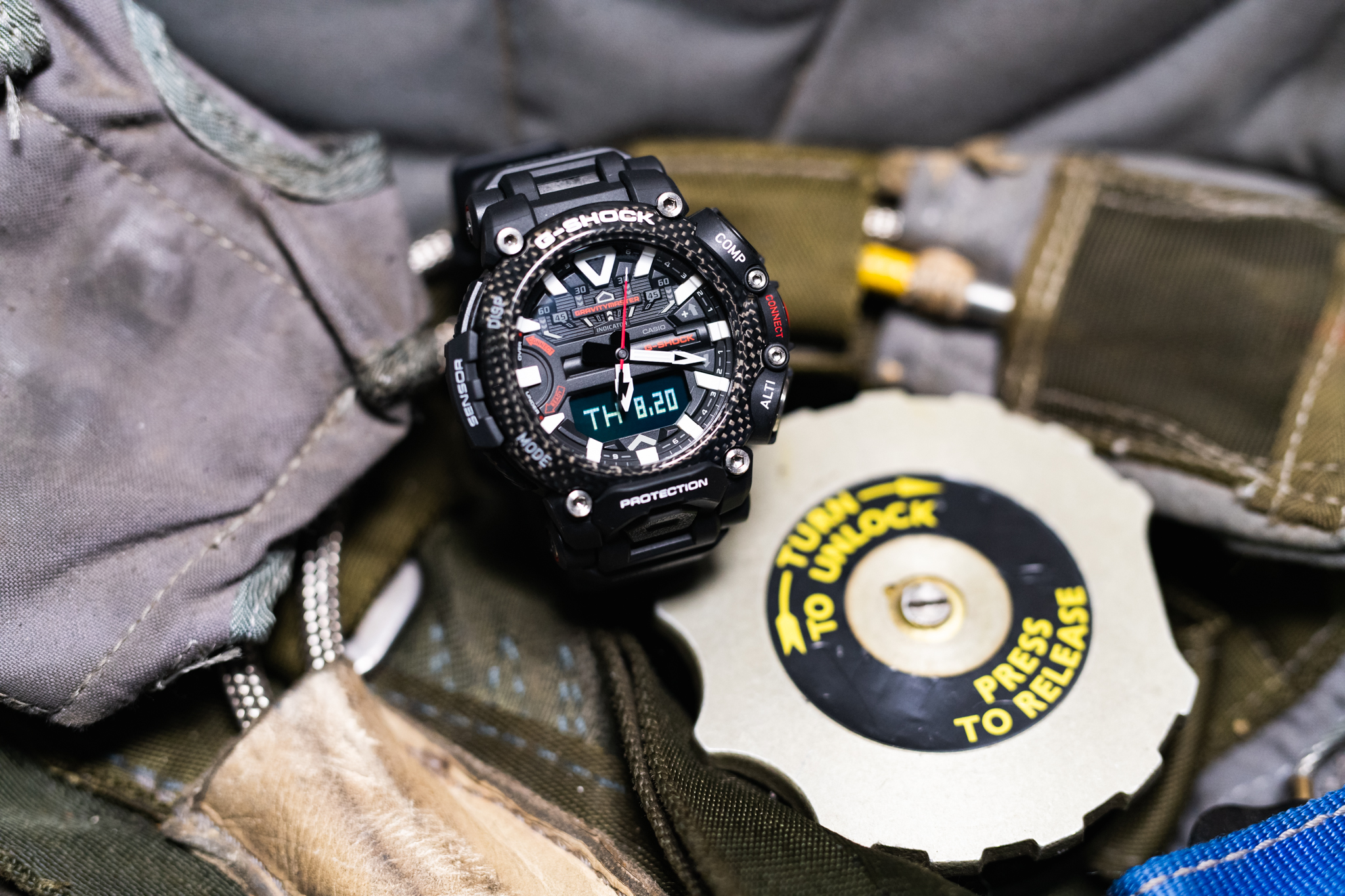 Zegarek G-SHOCK GR-B200 w ujęciu lifestyle