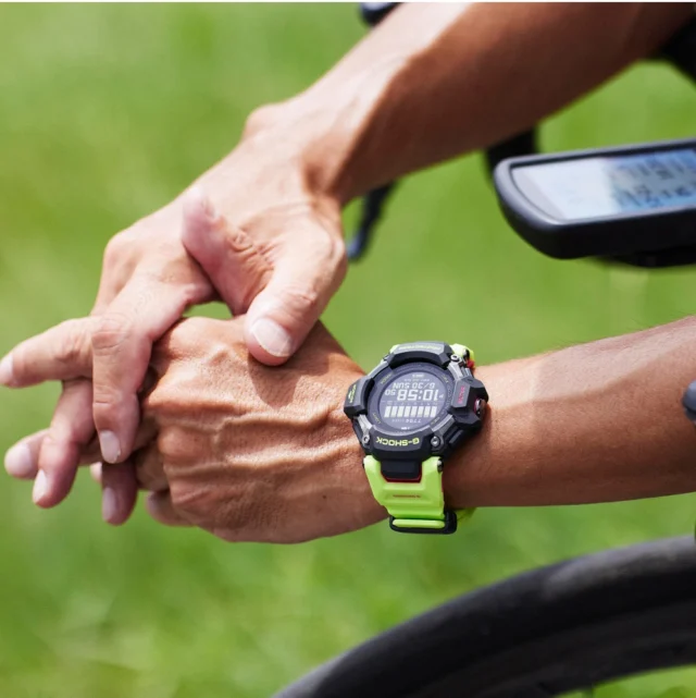 GBD-H2000 –  osobisty trener na dwóch kołach. 🚴‍♂️💨
Nie tylko mierzy czas. Mierzy postęp!
Dzięki GPS, czujnikowi tętna i dedykowanym trybom sportowym, GBD-H2000 to dobry wybór każdego rowerzysty – od miejskich przejazdów po górskie podjazdy.🧭 GPS & trasy w czasie rzeczywistym
❤️ Pomiar tętna i strefy wysiłku
🔋 Ładowanie solarne – zawsze gotowy na jazdę
📱 Synchronizacja z aplikacją – pełna analiza po treningu.Kto planuje trening rowerowy w ten weekend?😎 #GSHOCK#zegarek #watch #insrawatch #rower #bike #biking #gshockwatch #sport #ruch #aktywnosc