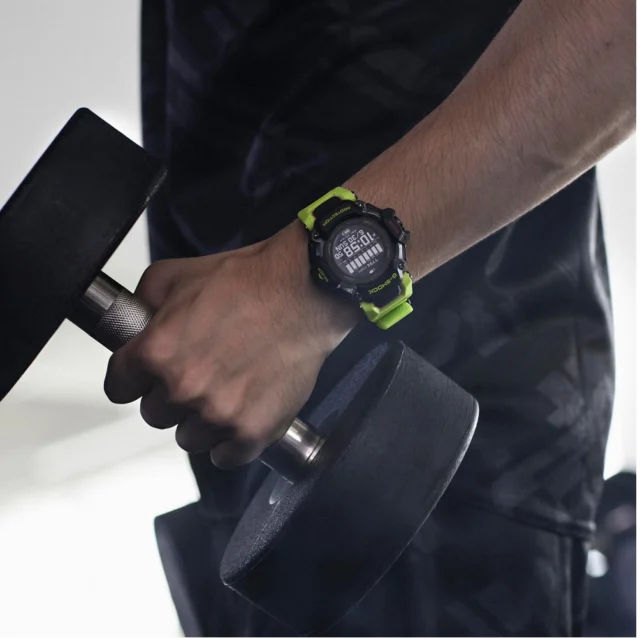 Pracujesz nad formą na lato? A może masz formę na lata, o którą regularnie dbasz?👊Sięgnij po dobrego towarzysza treningu - G-SHOCK G-SQUAD GBD-H2000.💥Wyposażony w czujnik tętna, GPS, kompas i akcelerometr, ten model monitoruje intensywność Twoich ćwiczeń siłowych w czasie rzeczywistym.⏱️ Synchronizacja z aplikacją G-SHOCK Move pozwala analizować postępy i planować treningi jak zawodowiec.🔥Lekka konstrukcja i odporność na wstrząsy – idealny do każdego typu treningu.💪#GSHOCK #watch #zegarek #instawatch #trening #siłownia #gym #forma